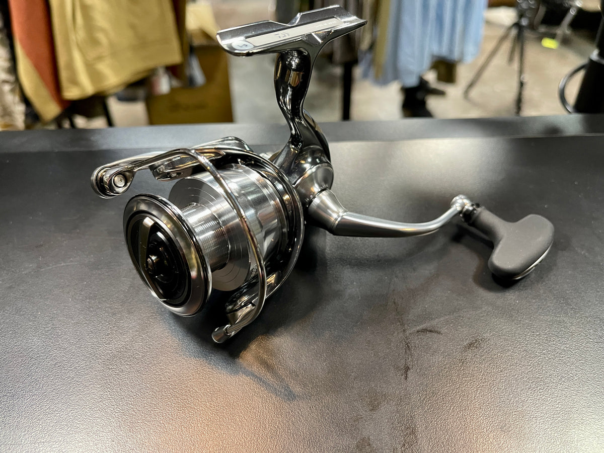 Daiwa SALTISTBAYCASTING &レブロスMX2000 Daiwa Reels – The Hook Up Tackle